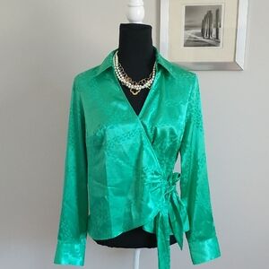RACHEL Rachel Roy Vibrant Green Satin Blouse. Size/ M